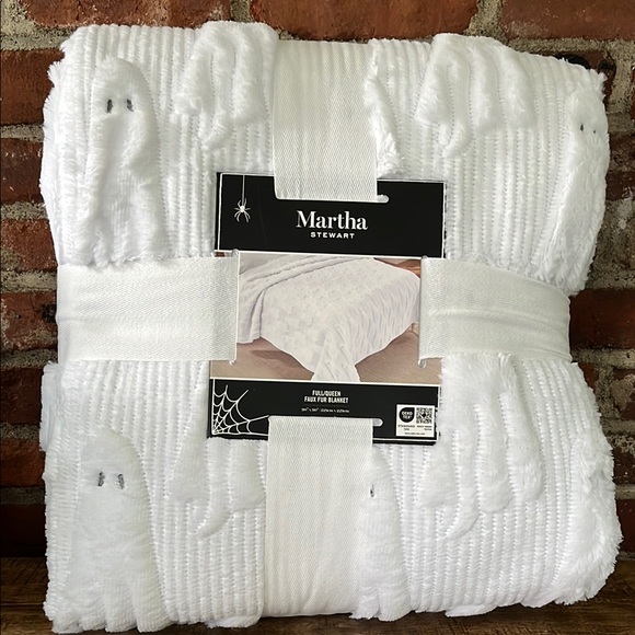 Martha Stewart Other - Martha Stewart White Ghostly Throw